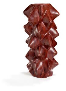 Axel Salto Vase af stentøj modelleret i spirende stil. Dekoreret med okseblodsglasur. Sign. Salto, 20817. Kgl. P. Udført 1969-1974. H. 32.