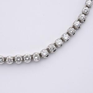 Archenti Diamanthalskæde af 18 kt. hvidguld prydet med talrige brillantslebne diamanter på i alt ca. 8.62 ct. WesseltonVVS-VS. L. ca. 40 cm. Milano, ca. 2007.