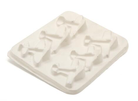 Peter Bonnén: “Værtindegave”. Ready-made. Signed P. Bonnen and stamped on the reverse. Relief of plaster. 20 x 17 x 3 cm.