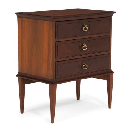 Frits Henningsen: Small nutwood chest of drawers. Front with three profiled drawers with brass handles.