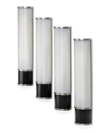 Palle Suenson: Set of four wall sconces with matte chromed and black lacquered metal frame. (4)