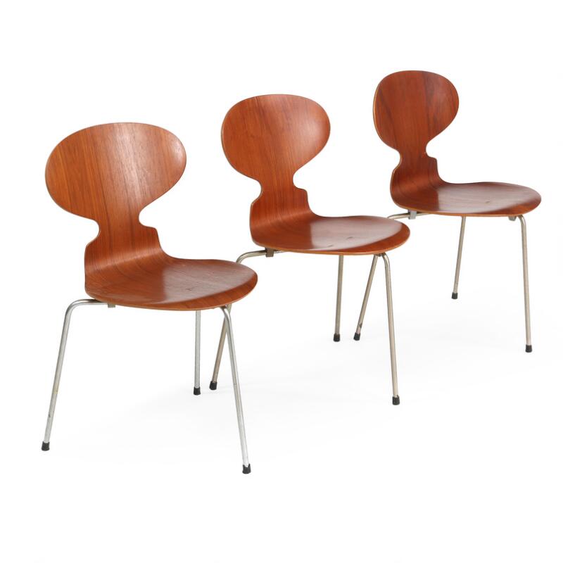 Arne Jacobsen: “Ant Chair”. Three chairs with three legged frame of ...