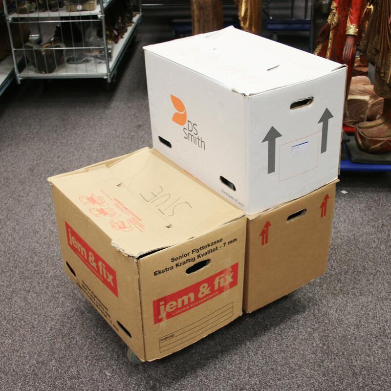 All world. 3 large boxes with collections and stockbooks etc. Plenty of...