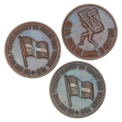 Christian IX, Medals / Propaganda coins, WW2, 'Gaa Stille med Dørene ...