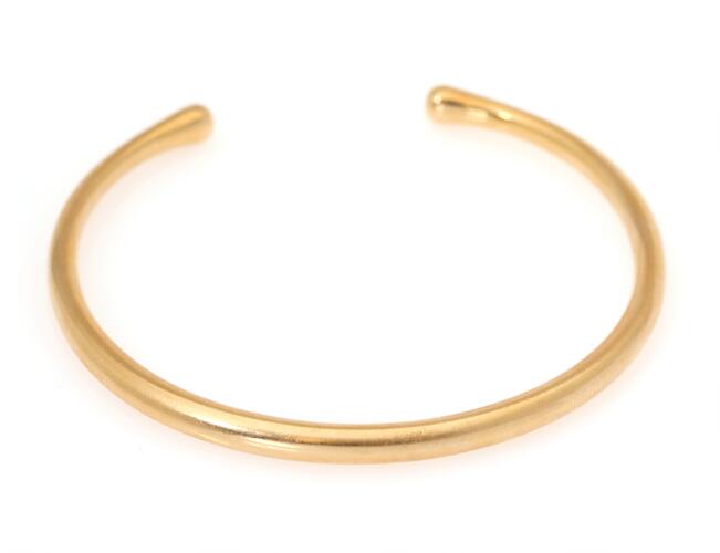 Georg Jensen: An open 18k gold bangle. Dessin no. 1150. Internal diam ...