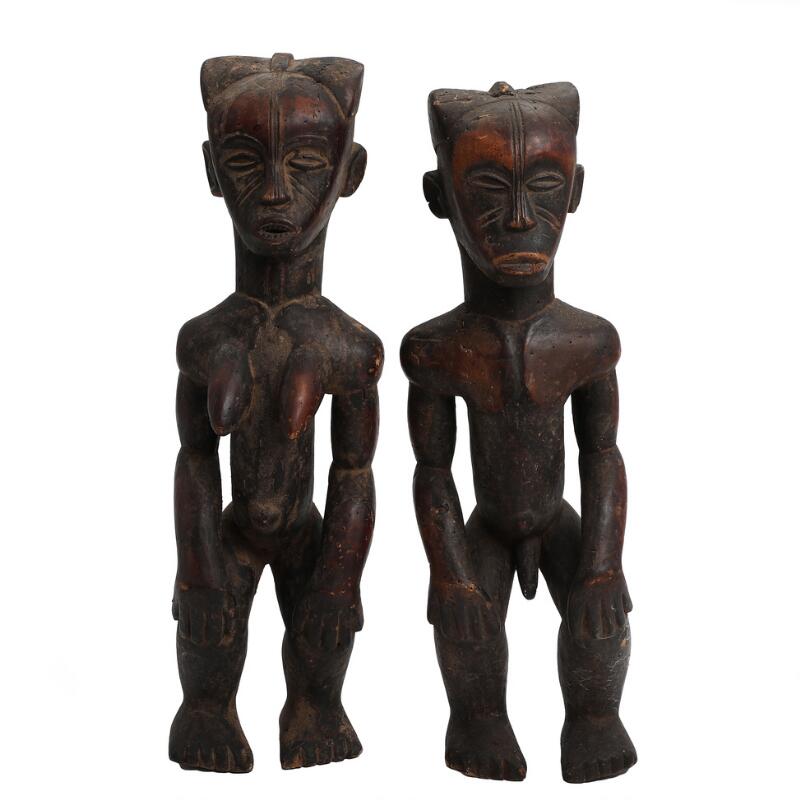 Male and female figure of carved and patinated wood. Baulé style. 20th...