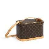 Louis Vuitton: A Nice beautybox of brown monogram canvas with