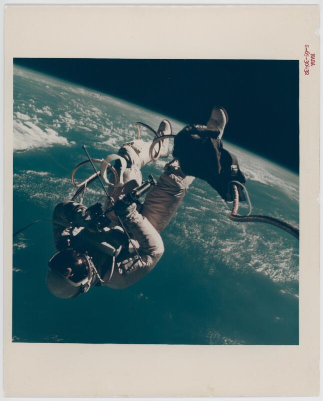 [Apollo 11] The disk of Earth after translunar injection. Neil ...