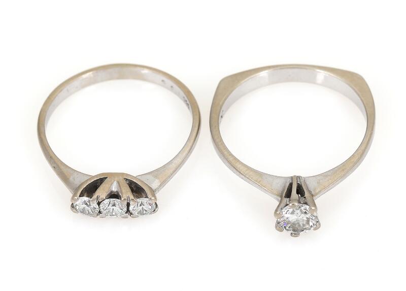 A jewelry set comprising a solitaire diamond ring set with a brilliant-cut...
