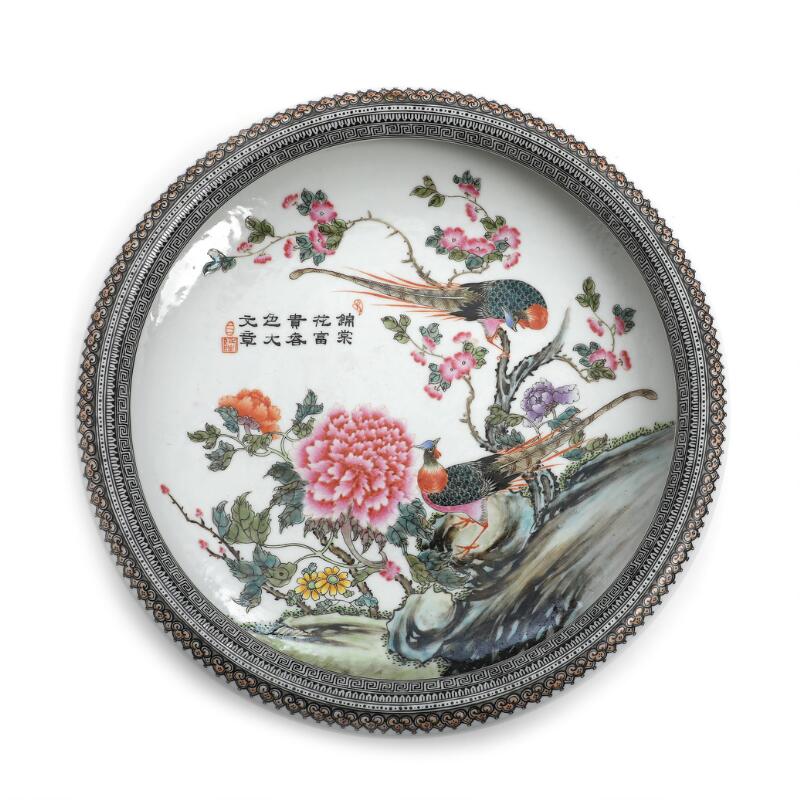 青磁陰刻唐草文7寸皿 Blue porcelain plate - うつわ祥見