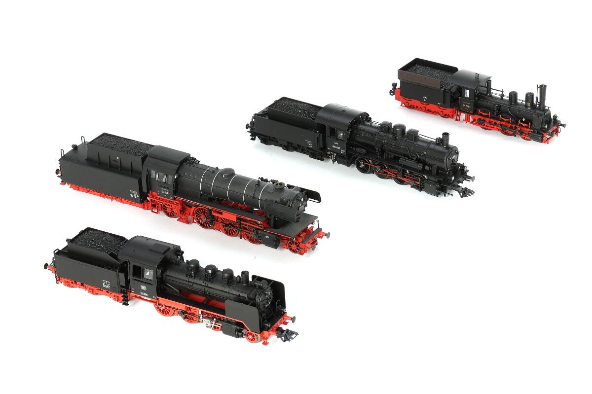 Märklin H0 model train 37558, 37972, 36240, 39230. (4 Märklin H0 model train 37558, 37972, 36240, 39230. (4