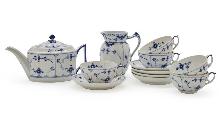Blue Fluted five teacups and saucers, a teapot and a Blue Fluted