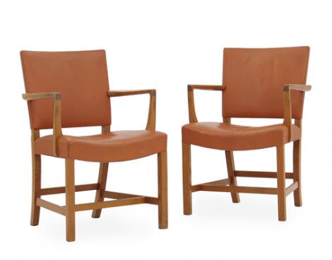 Danish cabinetmaker: A pair of armchairs with teak frame. Seat and back upholstered with brown leather. (2)