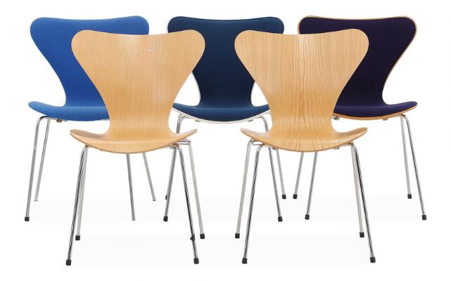Arne Jacobsen: “The Seven Chair”. Set of eight chairs with steel