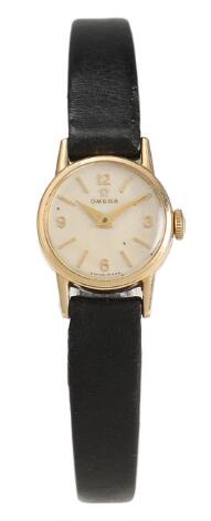 Omega: Armbåndsur af guldbelagt stål. Ref. 2813-2. Mekanisk værk med manuel optræk.