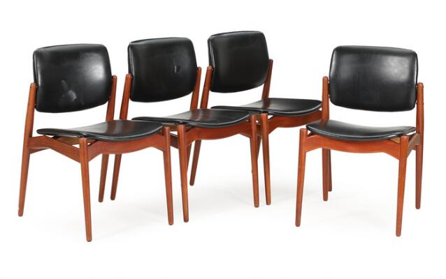 Four chairs with teak frame, upholstered in seat and back with artificial leather. Manufactured and marked by Ørum Møbelfabrik. 1960s. (4)