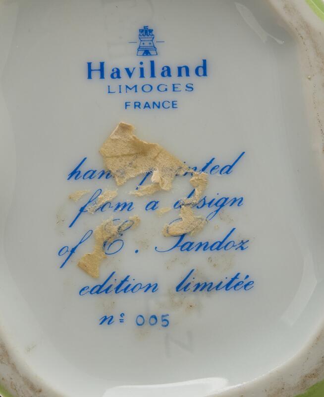 Edouard-Marcel Sandoz: A porcelain lidded box in the shape of a