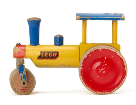 LEGO: Steam drum made of painted wood, sticker LEGO-Billund Denmark. L. 22 cm.