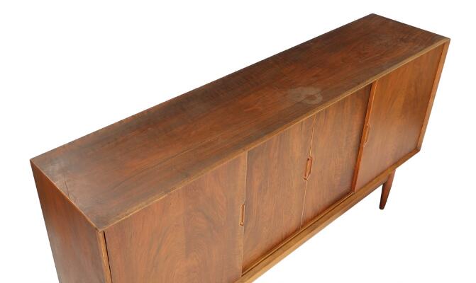 Henry Rosengren Hansen: Walnut sideboard. Manufactured by Brande