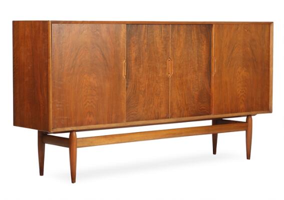 Henry Rosengren Hansen: Walnut sideboard. Manufactured by Brande
