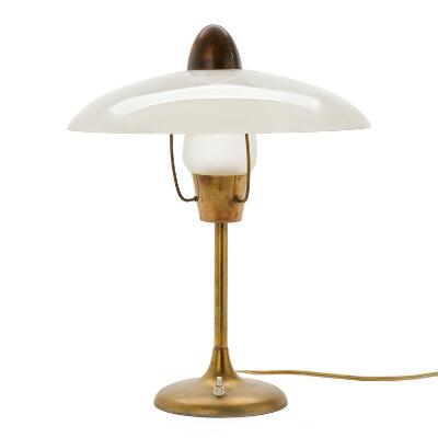 Patinated brass table lamp with frosted glass shades. Manufactured by Ernst Voss 1940–1950s. H. 44 cm.