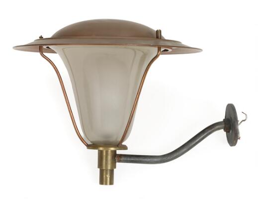 “Tommylygte”. A galvanized metal and brass outdoor wall lamp with copper top shade and frosted glass inner shade. Model 38527–27. Manufactured by Louis Poulsen. 1960s. H. 34. Diam. 40 cm.