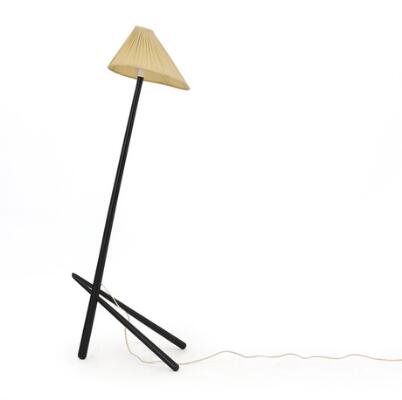 Organically formed floor lamp in black lacquered teak. Made in the 1940s. H. 136 cm.