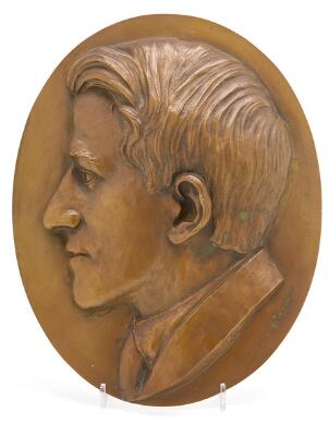 Profile portrait of a gentleman. Signed J. Windfeld Schmidt 1921 and inscribed B. Jetmar ciselør. Relief in patinated bronze. 36 × 28 cm.