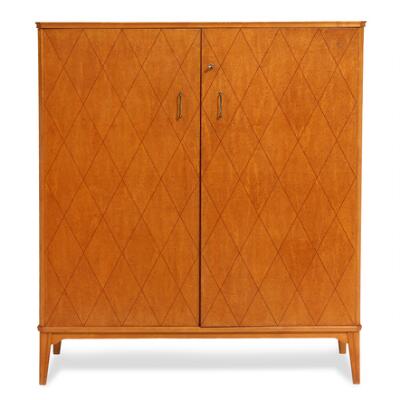 Art Deco birch/masur birch cabinet. Interior with drawers with turned handles and adjustable shelves. Made 1940s. H. 135 cm. W. 122 cm. D. 51 cm.