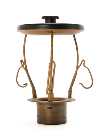 Poul Henningsen: "PH-3/2". Shade fitting with bakelite top.