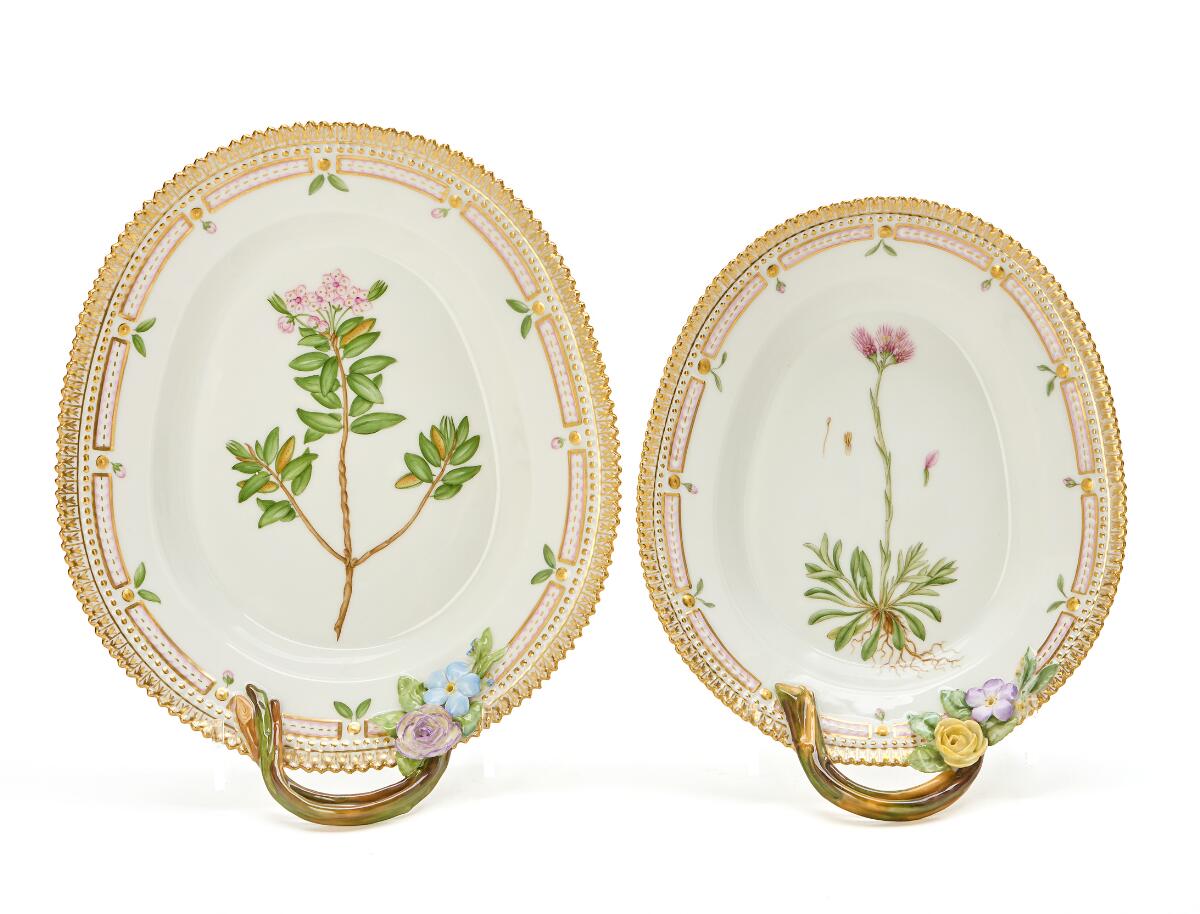“Flora Danica” two oval porcelain dishes. 3540 and 3541. Royal Copenhagen. L. approx. 24.5 and 22 cm. (2) — Porcelain — Bruun Rasmussen