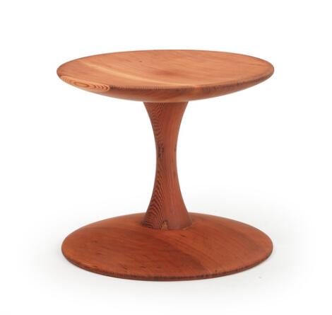 Nanna Ditzel: "Trisse". A low solid Oregon pine stool. Manufactured by Kolds Savværk. H. 28. Diam. 32 cm.