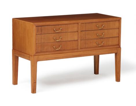 Ole Wanscher: Mahogany chest of drawers. Manufactured by master cabinetmaker A.J. Iversen. H. 64 cm.