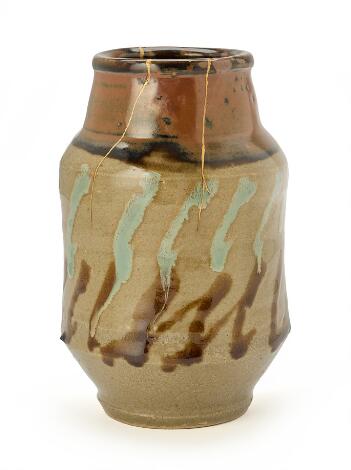 Shoji Hamada: A stoneware vase decorated with turquoise greeen, reddish brown, transparent and ochre glaze. H. 18 cm.