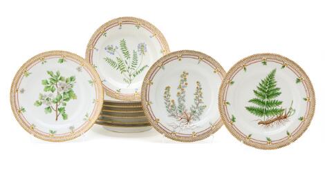 10 "Flora Danica" enamelled and gilt porcelain dinner plates. 20/3549. Royal Copenhagen. (10)