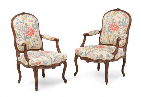 A pair of armchairs in dark polished wood. Rococo style, 20th century (2)