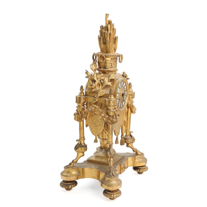 French console clock of gilded bronze, richly cast with foliage
