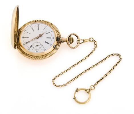 Double-cased pocket watch of 14k gold. Mechanical movement with lever escapement and crown winding. Ø 54 mm.