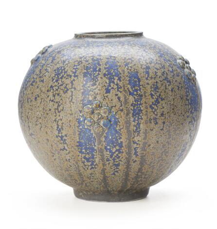 Arne Bang: A round stoneware vase, decorated with blue glaze with grey-brown elements. H. 12 cm.