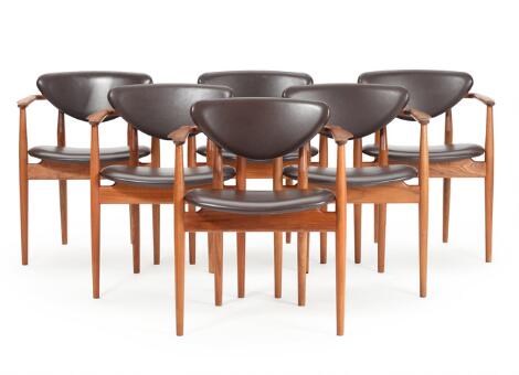 Finn Juhl: Six walnut armchairs, upholstered in seat and back with brown leather. Model 109. Manufactured by House of Finn Juhl, 2019. (6)