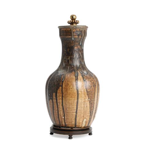 Carl Halier, attributed to, Knud Andersen: A stoneware lid jar decorated with glaze in brown hues, bronze lid and base. H. 34 cm.