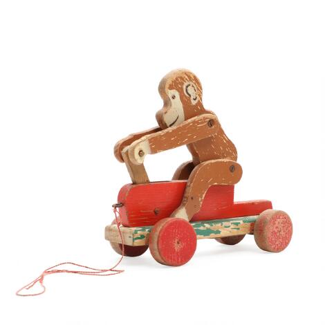 LEGO: A semi mechanical painted beech monkey on trolley/dandy horse. Model 426. Manufactured by LEGO, 1947-1955. H. 22.5. L. 24 cm.