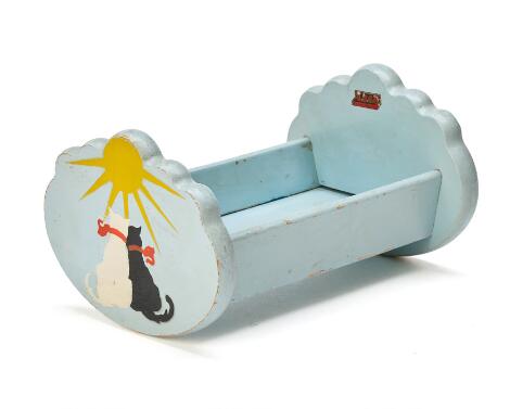 LEGO: Doll's cradle of painted wood. Manufactured and marked by "LEGO-Billund Denmark". L. 16 cm.