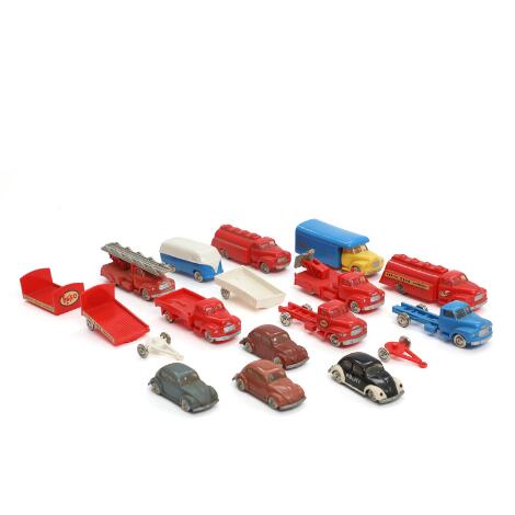 LEGO: 15 various plastic cars. L. 5–15 cm. (15)