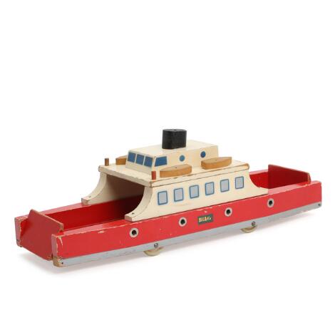 LEGO: A painted wooden ferry. No. 1330. Marked BILOfix. 1959. L. 35 cm.