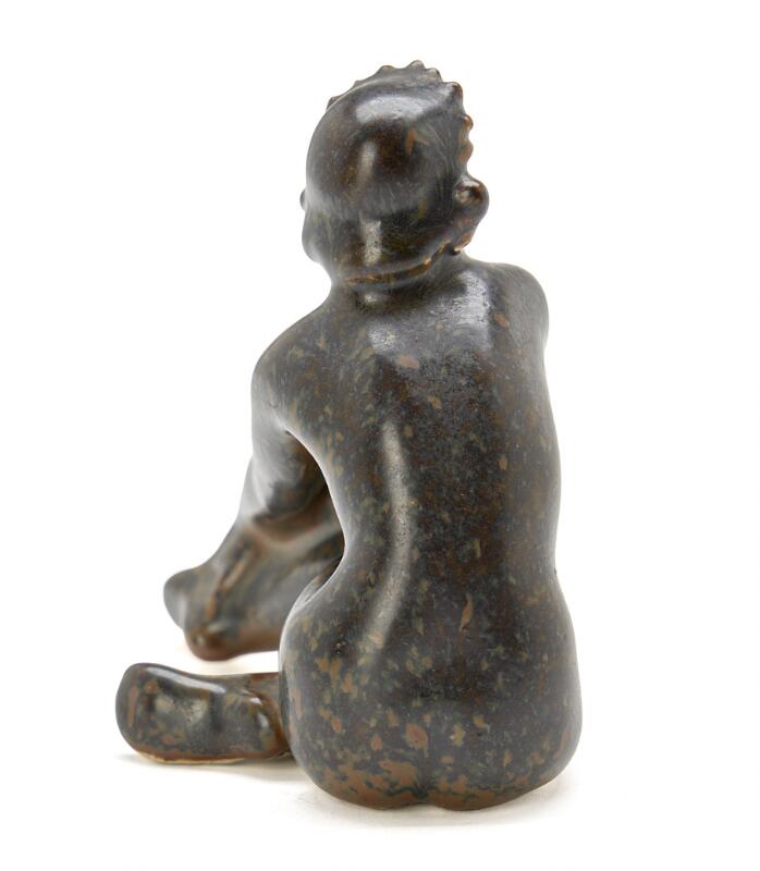 Jens Jacob Bregnø: Siddende Susanne. A stoneware figure. Decorated