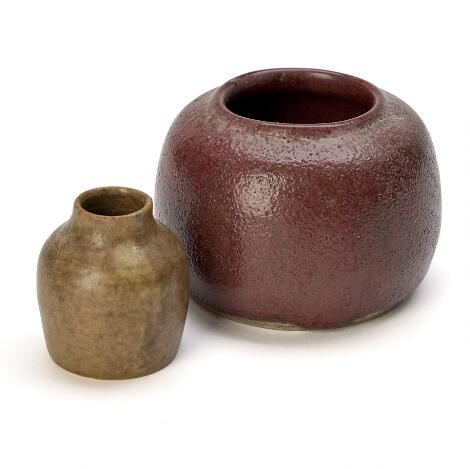 Patrick Nordström: Two small stoneware vases, decorated with resp. brown glaze and oxblood glaze. (2)