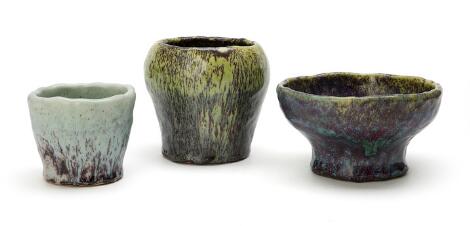 Bente Skjøttgaard: Two stoneware vases and a bowl. Decorated with resp. yellow, green, light blue and red glazes. (3)